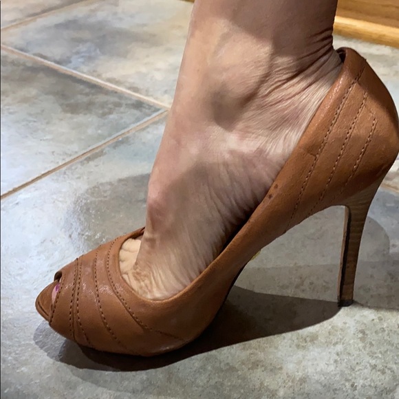 Heels - Picture 4 of 4